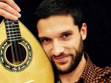 Cours de mandoline GRATUIT – “Chamateia” et exercices standards en ré majeur