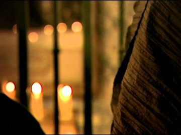 Diz a lenda que Florípes, uma moura encantada, vagueia todas as noites, triste e sem destino, pela vila de Olhão.